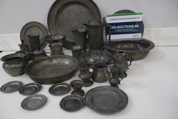 Afbeelding van Collectie oud tinnen servies en schalen
