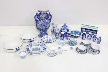 Afbeelding van Set blauw-wit porselein en keramiek