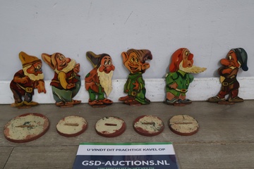 Afbeelding van Vintage houten figuren van Zeven Dwergen