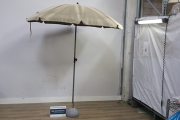 Afbeelding van Beige parasol met stenen voet