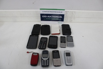 Afbeelding van Verzameling oude mobiele telefoons