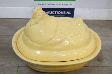 Afbeelding van Gele Terrine met kipvorm