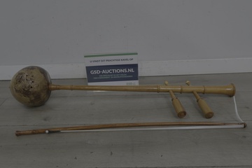 Afbeelding van Houten blaasinstrument met kelk