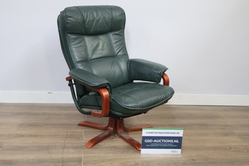 Afbeelding van Groen Lederen fauteuil met houten frame