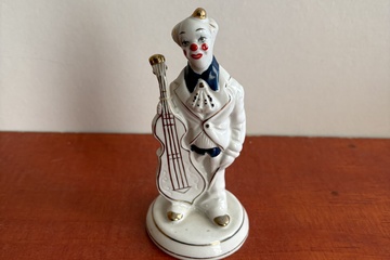 Afbeelding van Porseleinen clown versierd met gouden stepjes