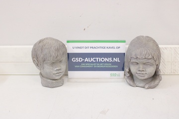 Afbeelding van Twee betonnen kinderkoppen beeldjes