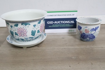 Afbeelding van Twee decoratieve bloempotten