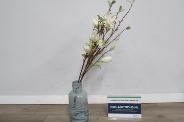 Afbeelding van Decoratieve glazen vaas met kunstmagnoliatakken'