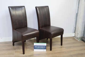 Afbeelding van Set van twee bruine eetkamerstoelen''