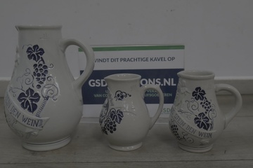 Afbeelding van Set van drie decoratieve drinkkannen