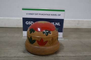 Afbeelding van Houten doos met bloemdecoratie