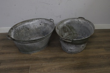 Afbeelding van Set oude metalen kuipen