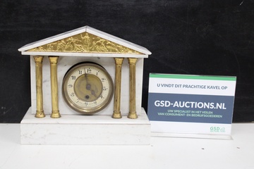 Afbeelding van Klassiek marmeren pendule met gouden decoratie