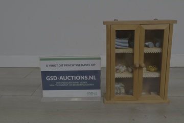 Afbeelding van Houten miniatuurkast met inhoud