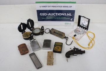 Afbeelding van Diverse vintage lighters en kompassen