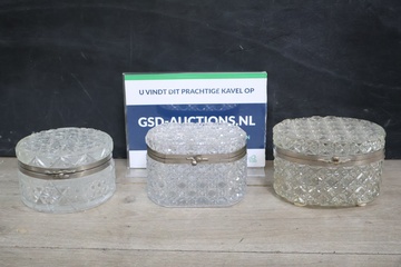 Afbeelding van Set van drie Kristallen sierdoosjes met metalen sluiting