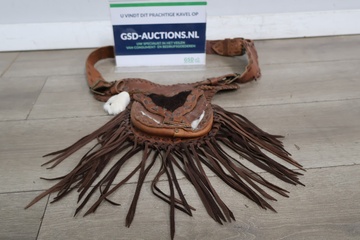 Afbeelding van Tas met franjes en bontdecoratie