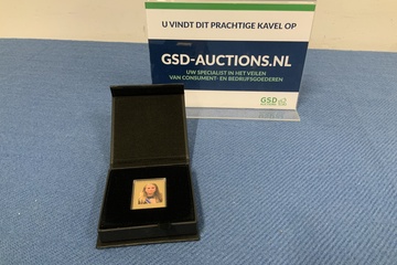 Afbeelding van 24-krts gouden postzegel van Sint Maarten van Prinses Amalia