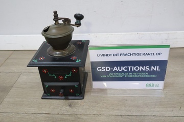 Afbeelding van Houten handmatige koffiemolen met decoratie