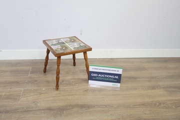 Afbeelding van Houten krukje met tegeltableau''