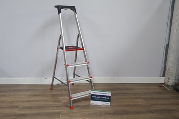 Afbeelding van Altrex trapladder met 4 treden