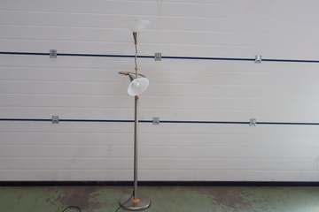 Afbeelding van Staande vloerlamp met dubbele kap'