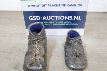 Afbeelding van Decoratieve bronzen kinderschoenen