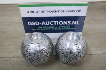 Afbeelding van Set van 2 zilverkleurige metalen theelichthouders'