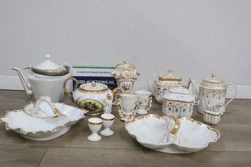 Afbeelding van Brocant porselein met gouddecoratie