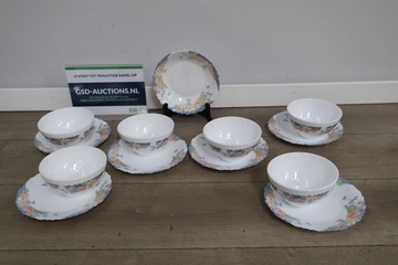 Afbeelding van Arcopal servies met kommen en schotels 13 stuks''