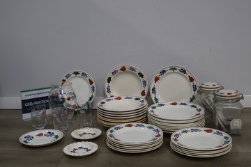 Afbeelding van Boerenbont servies met borden, glazen en voorraadpotten