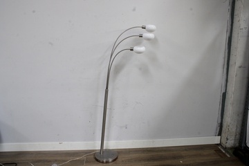 Afbeelding van Staande vloerlamp met drie bollen