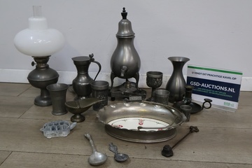 Afbeelding van Set antieke tinnen servies- en drinkgerei