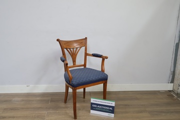 Afbeelding van Antiek houten armstoel