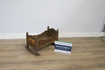 Afbeelding van Antieke houten schommelwieg