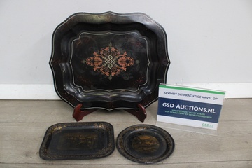 Afbeelding van Set van 3 vintage metalen dienbladen