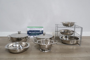 Afbeelding van RVS Alessi pannenset met vergiet en een pannenrek