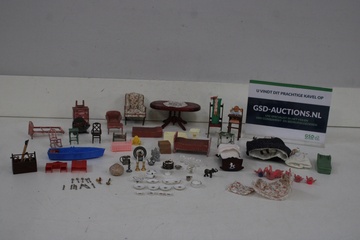 Afbeelding van Set miniatuurmeubels en accessoires