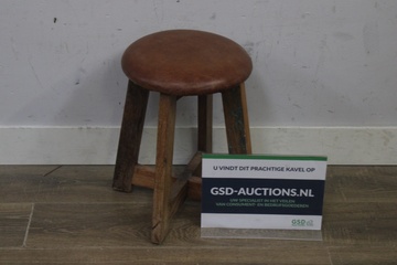 Afbeelding van Houten kruk met leren zitting