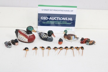 Afbeelding van Set van houten eenden en eendenkopjes op prikker'