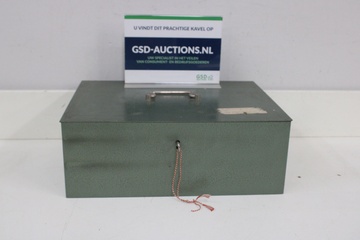Afbeelding van Metalen kist met handvat en slot