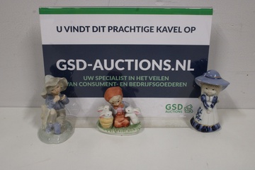 Afbeelding van Set van 3 Vintage Porseleinen Meidenbeeldjes'