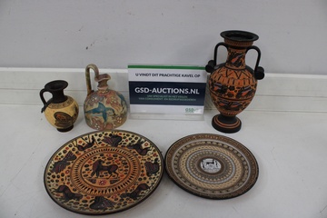 Afbeelding van Set van decoratieve Griekse vaasjes en borden