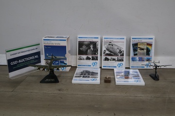 Afbeelding van KLM 90 Jaar verzameling met modelvliegtuigen en DVD's