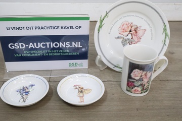 Afbeelding van Servies met bloem- en elventhema