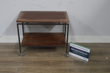 Afbeelding van Houten tafel met metalen frame en wieltjes