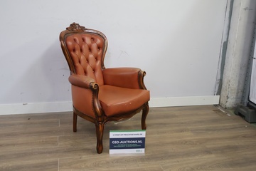Afbeelding van klassieke leren barok- of Chesterfield-stijl fauteuil