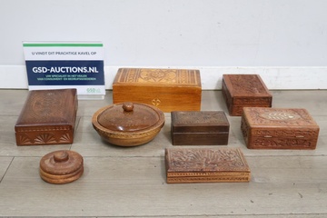 Afbeelding van Diverse handgesneden houten doosjes