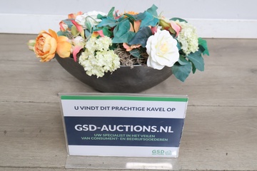 Afbeelding van Bloemstuk in metalen schaal