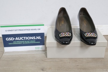 Afbeelding van Zwarte dames pumps met sierdetail''